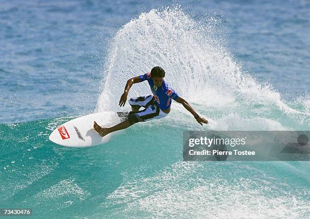 Dale Richards of Tweed Heads, competes in the Quiksilver Pro Trials at Snapper Rocks, Coolangatta February 25, 2007 on the Gold Coast, Australia....