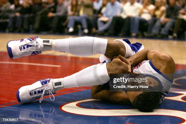 Shaun Livingston of the Los Angeles Clippers grimaces in pain after dislocating his knee against the Charlotte Bobcats during the first quarter at...