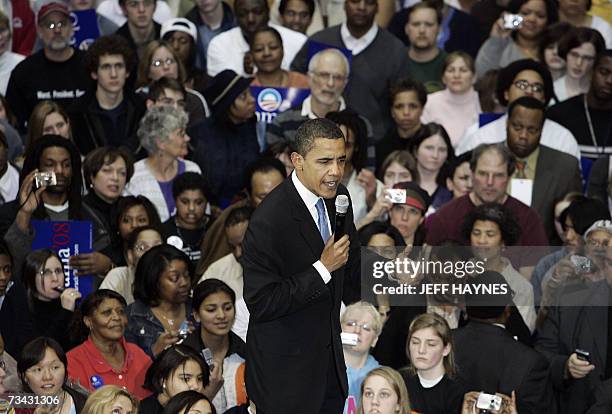 Highland Hills, UNITED STATES: Democratic presidential hopeful Senator Barack Obama, D-IL speaks to supporters during a rally 26 February 2007 at the...