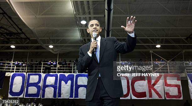 Highland Hills, UNITED STATES: Democratic presidential hopeful Senator Barack Obama, D-IL speaks to supporters during a rally 26 February 2007 at the...