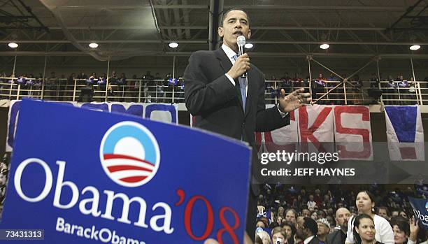 Highland Hills, UNITED STATES: Democratic presidential hopeful Senator Barack Obama, D-IL speaks to supporters during a rally 26 February 2007 at the...