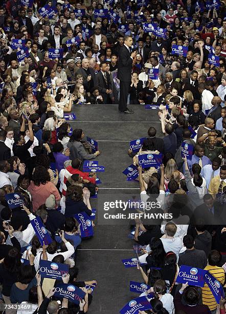 Highland Hills, UNITED STATES: Democratic presidential hopeful Senator Barack Obama, D-IL speaks to supporters during a rally 26 February 2007 at the...