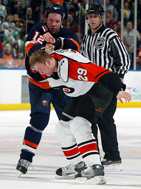 Chris Simon of the New York Islanders tangles with Todd Fedoruk of the Philadelphia Flyers on February 27, 2007 at Nassau Coliseum in Uniondale, New...