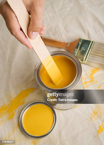 high angle view of man stirring paint in paint can - mengen stockfoto's en -beelden