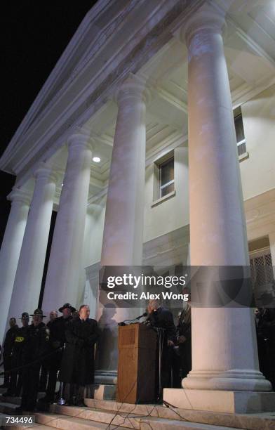 Florida State Supreme Court spokesman Craig Waters speaks to the media at the front steps of the courthouse November 21, 2000 in Tallahassee. The...