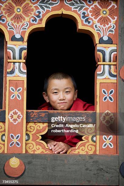 young buddhist monk, trashi chhoe dzong, thimphu, bhutan, asia - bhutan monk stock pictures, royalty-free photos & images