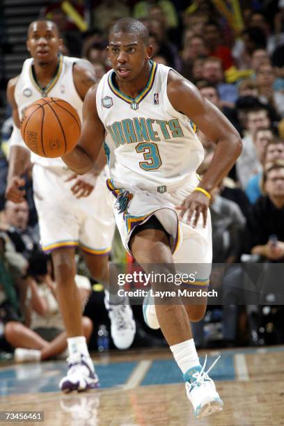 Chris Paul of the New Orleans/Oklahoma City Hornets brings the ball up court in NBA action against the Atlanta Hawks February 28, 2007 at the Ford...