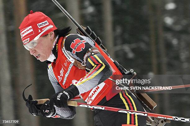 Lahti , FINLAND: Andrea Henkel of Germany skies on her way to victory in the IBU Womens 15 km Biathlon in Lahti, Finland, 28 February 2007. In second...