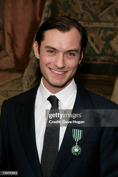 Actor Jude Law poses with the Chevalier des Arts et des Lettres medal at a photocall to launch 'A Rendez-vous with French Cinema' at the French...