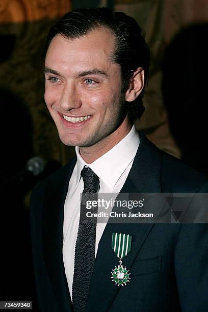 Actor Jude Law poses with the Chevalier des Arts et des Lettres medal at a photocall to launch 'A Rendez-vous with French Cinema' at the French...