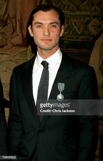 Actor Jude Law at a photocall to launch 'A Rendez-vous with French Cinema' at the French Embassy on March 1, 2007 in London, England. The annual...
