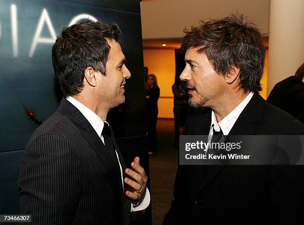 Actors Mark Ruffalo and Robert Downey Jr. Talk at the premiere of Paramount Picture's "Zodiac" at the Paramount Theatre on March 1, 2007 in Los...
