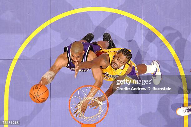 Corliss Williamson of the Sacramento Kings goes strong to the hoop against Ronny Turiaf of the Los Angeles Lakers on March 2, 2007 at Staples Center...