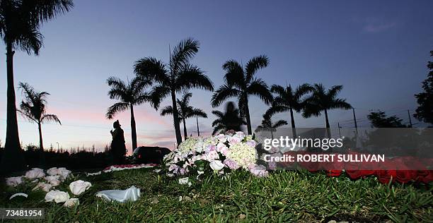 Local walks past the grave of Anna Nicole Smith during sunset 02 March 2007 at the Lakeview Memorial Gardens in Nassau in the Bahamas. Former Playboy...