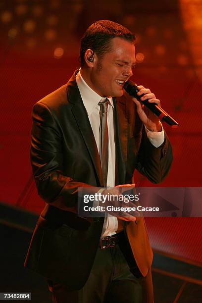 Tiziano Ferro performs on stage during the fourth day of the 57th Sanremo Music Festival at Tetro Ariston on March 2, 2007 in Sanremo, Italy.