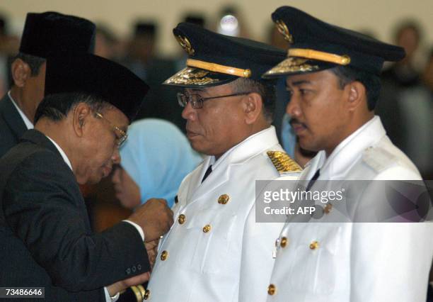 Banda Aceh, INDONESIA: CORRECTION PHOTOGRAPHERS BYLINE Irwandi Yusuf , a former rebel and newly-elected governor, and his deputy Muhammad Nazar are...