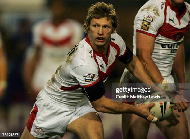 Sean Long of St.Helens in action during the engage Super League match between St.Helens v Bradford Bulls at Knowsley Road on March 2, 2007 in...