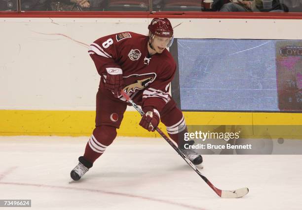 Niko Kapanen of the Phoenix Coyotes skates against the Columbus Blue Jackets during their NHL game on March 3, 2007 at the Jobing.com Arena in...