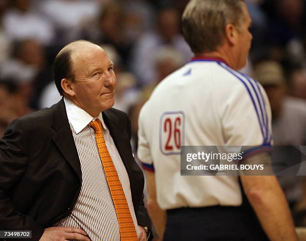 Los Angeles, UNITED STATES: Head coach Mike Dunleavy of the Los Angeles Clippers watches his team during their NBA game against the San Antonia Spurs...