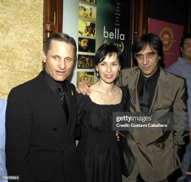 Actors Viggo Mortensen, Ariadna Gil and director Agustin Diaz Yanes pose on the red carpet before the screening of Alatriste at the Gusman Theater...