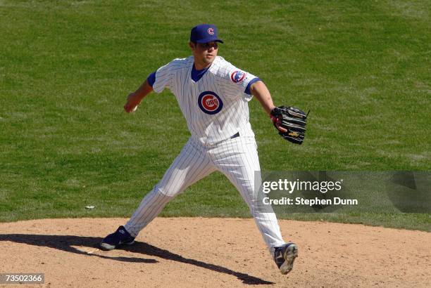 Randy Wells of the Chicago Cubs delivers a pitch against the San Francisco Giants during Spring Training on March 1, 2007 at Hohokam Park in Mesa,...