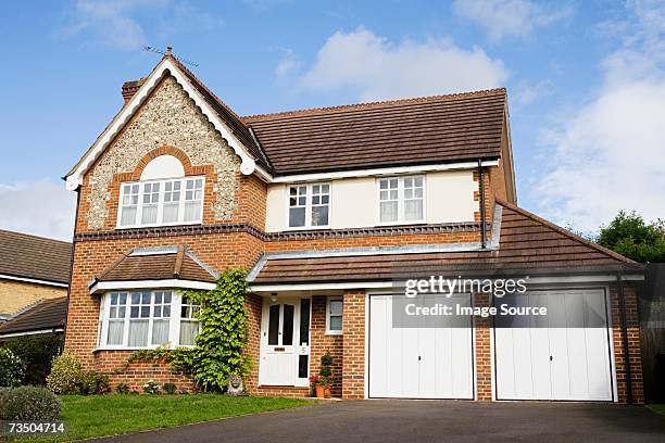 detached house - detached house stock pictures, royalty-free photos & images