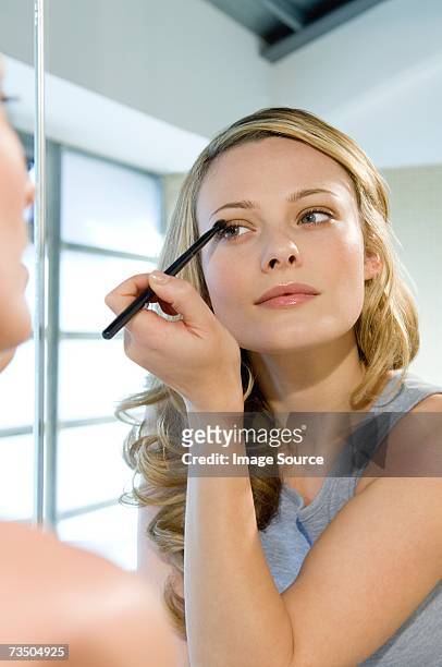 woman applying eyeshadow - eyelid foto e immagini stock