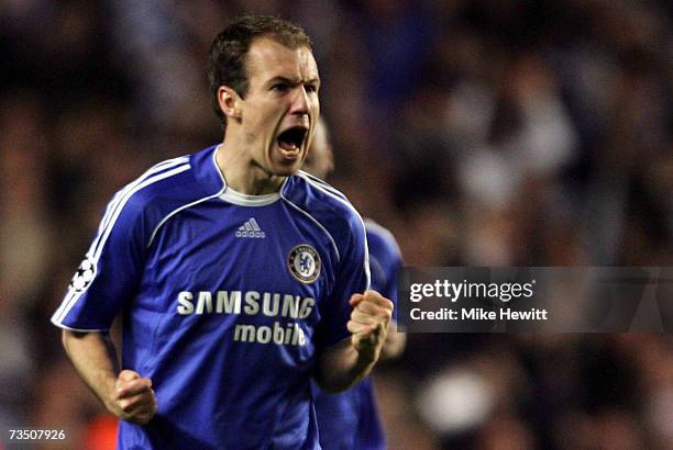 Arjen Robben of Chelsea celebrates scoring during the UEFA Champions League round of sixteen, second leg match between Chelsea and FC Porto at...