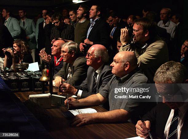 Officials In Boxing Boxing Judge Photos and Premium High Res Pictures - Getty Images