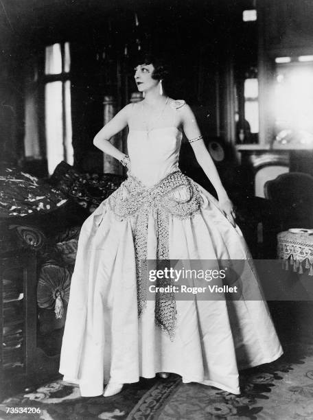 Womens models a Jeanne Lanvin dress, a French Dressmaker.