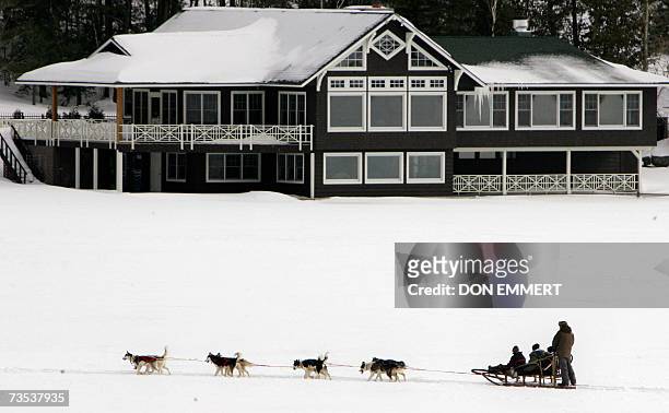 Lake Placid, UNITED STATES: A dogsled takes tourists for a ride on Mirror Lake 09 March 2007 in Lake Placid, NY. Lake Placid in the Adirondack...
