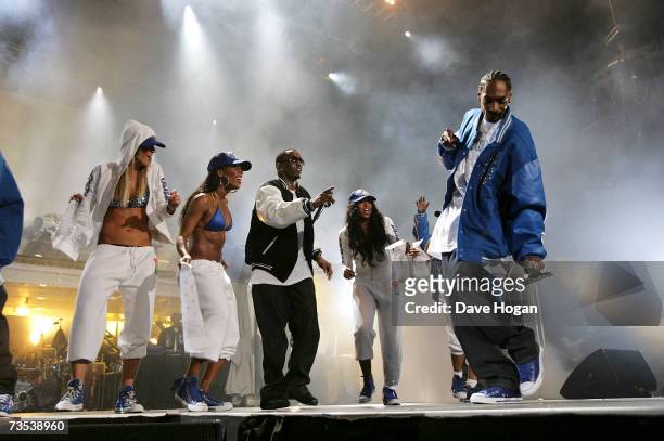 Recording artists P. Diddy and Snopp Dogg perform on stage with dancers at the Hartwall Areena, on March 9, 2007 in Helsinki, Finland. This concert...