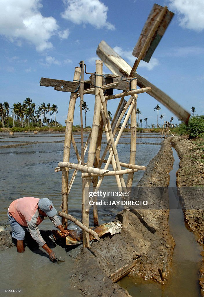 Salt maker uses windmill built from indi...
