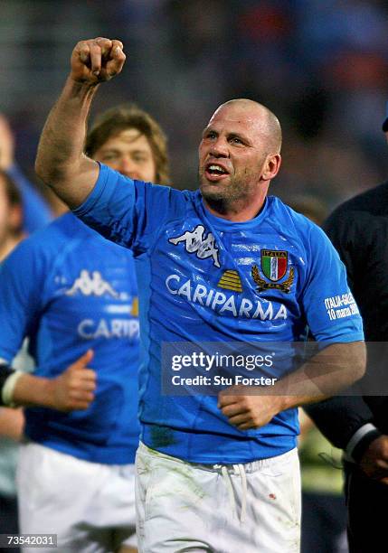 Troncon Rugby Scrum Half Alessandro Troncon Photos and Premium High Res Pictures ...