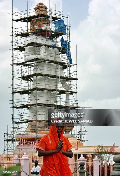 Port-of-Spain, TRINIDAD AND TOBAGO: A Hindu woman prays at the Hanuman temple in Port-of-Spain 10 March 2007. Some 23.8 percent of the islands'...