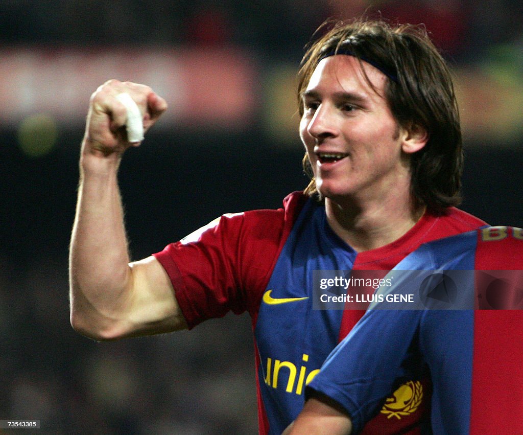 Barcelona's Argentinian Leo Messi celebr...