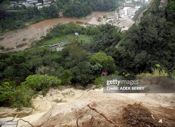 View of collapsed slope at Ngarai Sianok in Bukit Tinggi, 09 March 2007. The scenic town of Bukittinggi, a prime tourist destination in Indonesia's...