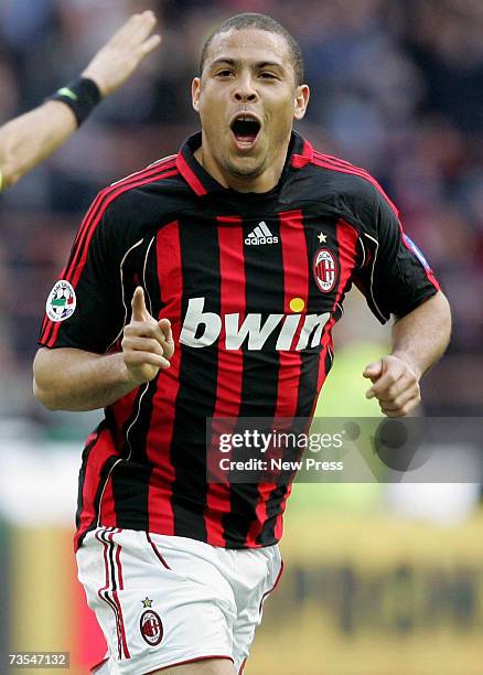 Ronaldo AC Milan's first goal during the Serie A match between Inter Milan and AC Milanat the San Siro Stadium on March 11, 2007 in Milan, Italy.