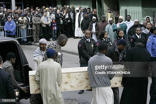 New York, UNITED STATES: The coffin of Miriam Sidibe is carried into the Islamic Cultural Center, 12 March 2007, in the Bronx borough of New York...