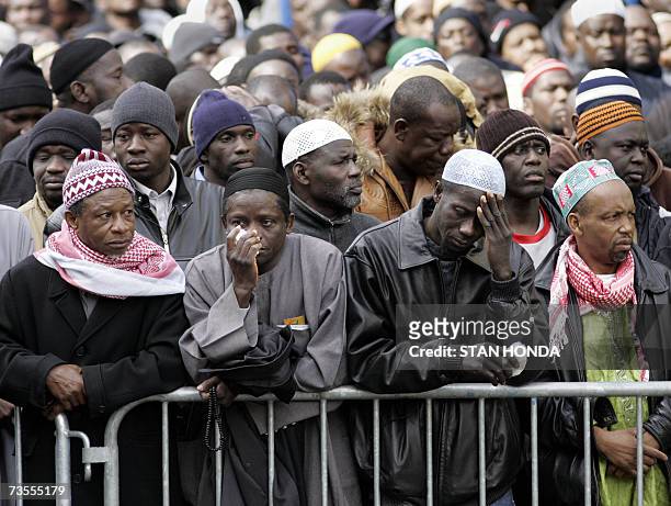 New York, UNITED STATES: Mourners stand outside the Islamic Cultural Center, 12 March 2007, in the Bronx borough of New York during a funeral for...