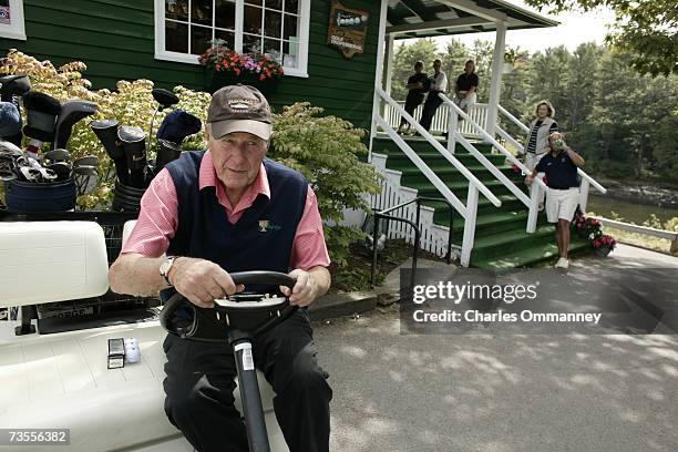 Former President George Herbert Walker Bush and First Lady Barbara Bush, September 30, 2003 at their home 'Walkers Point', Kennebunkport, Maine. The...