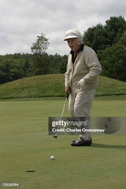 Former President George Herbert Walker Bush and First Lady Barbara Bush, September 30, 2003 at their home 'Walkers Point', Kennebunkport, Maine. The...