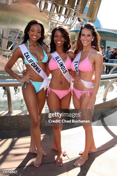 Miss California Meagan Tandy, Miss Illinois Mia Heaston and Miss Florida Jenna Edwards pose at Universal Studios Hollywood March 12, 2007 in Los...