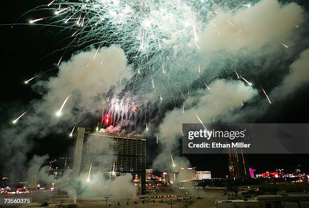 Implode Vs Explode 1,498 Imploding Stock Photos, High-Res Pictures, and Images - Getty Images