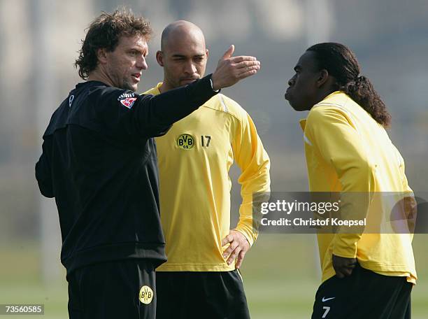 Head coach Thomas Doll talks to Dede and Tinga during the Borussia Dortmund training session at the training ground on March 13, 2007 in Dortmund,...