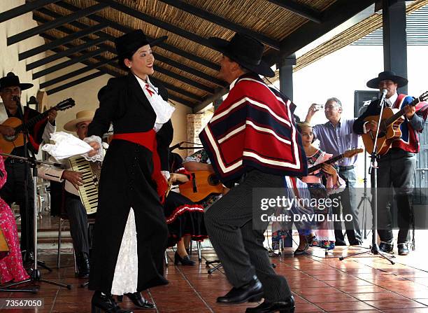 Zhang Hui and Shen Jie, a Chinese couple that won the reality TV show "Chilean Wedding Trip", transmitted by a Shanghai's network, dance a "Cueca" -...