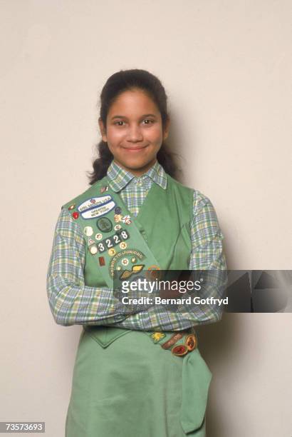 https://media.gettyimages.com/id/73573693/de/foto/american-girl-scout-cookie-top-seller-markita-andrews-poses-in-her-girl-scout-uniform-with-her.jpg?s=612x612&w=gi&k=20&c=F3HnmfRUSktUNFWsr-SWr8IAIL09R8-yu5v8Ipb03Zs=