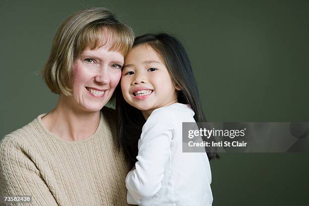 mother and adopted chinese daughter (3-5) - adopted chinese daughter ストックフォトと画像