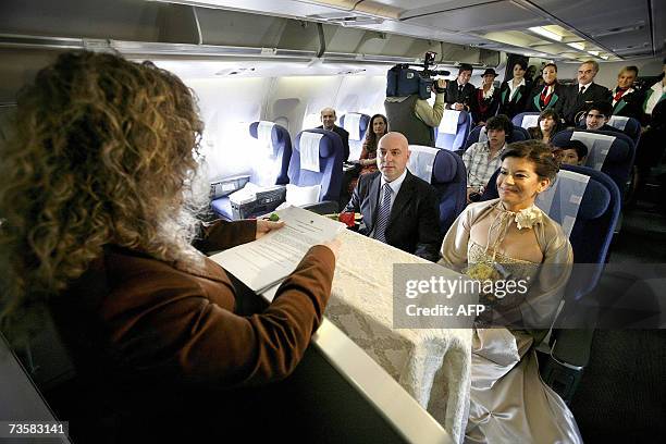 Picture dated 08 March 2007 shows Brazilian bride Eliete Ferreira and her Portuguese groom Jose Santos during an unusual wedding ceremony aboard a...