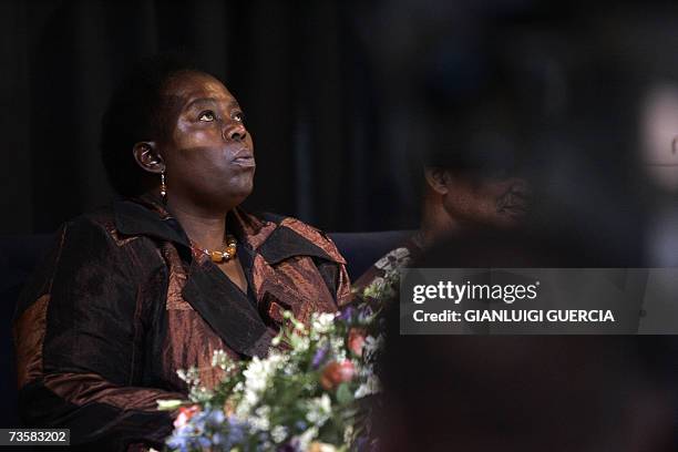 Johannesburg, SOUTH AFRICA: South African deputy Health Minister Nozizwe Madlala-Routledge listens, 14 March 2007, to Acting South African Health...